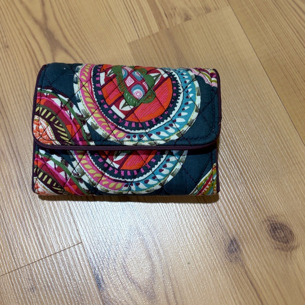 Vera Bradley Riley compact wallet in heirloom paisley